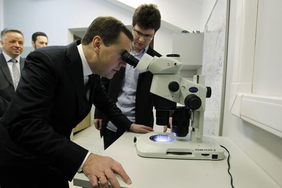 Medvedev visits Moscow Institute for Physics and Technology