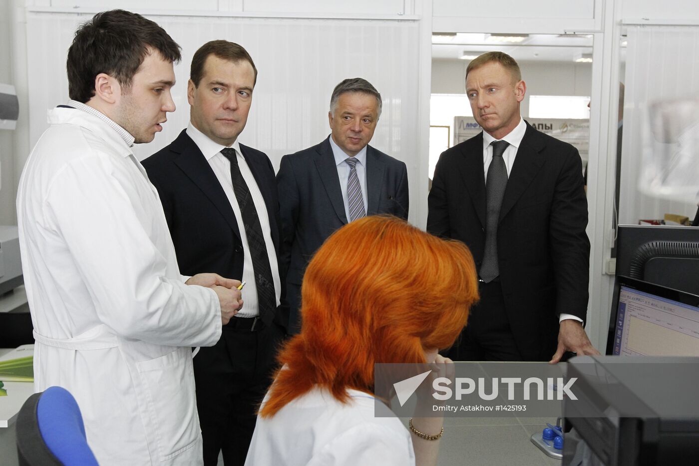Medvedev visits Moscow Institute for Physics and Technology