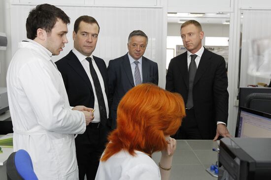 Medvedev visits Moscow Institute for Physics and Technology