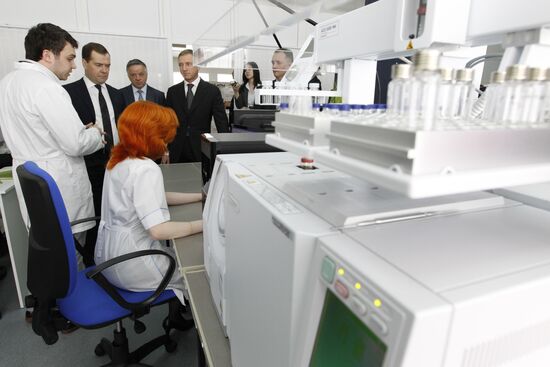 Medvedev visits Moscow Institute for Physics and Technology