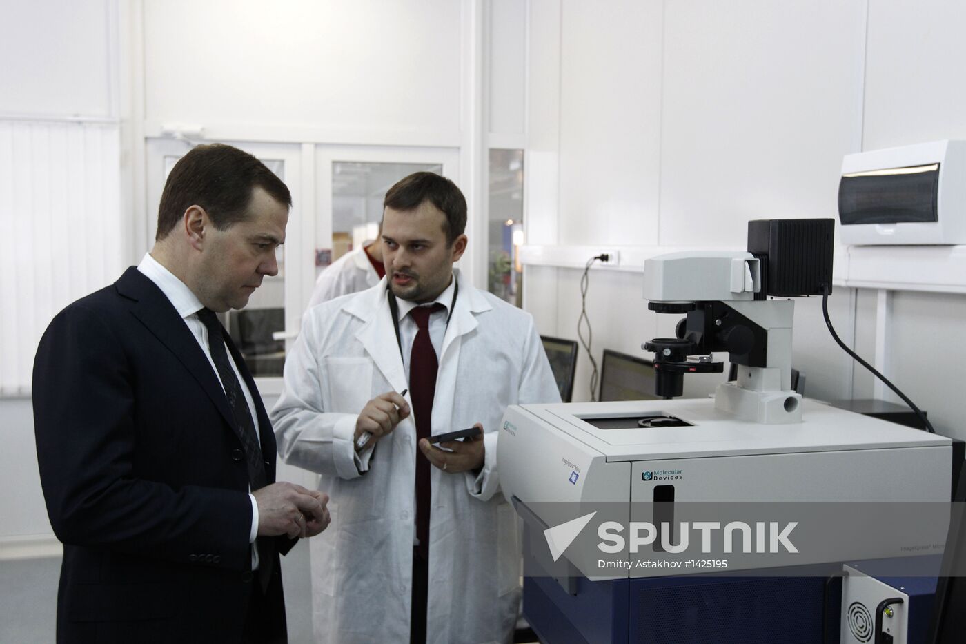 Medvedev visits Moscow Institute for Physics and Technology