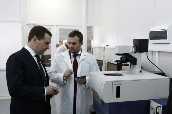 Medvedev visits Moscow Institute for Physics and Technology