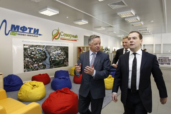 Medvedev visits Moscow Institute for Physics and Technology