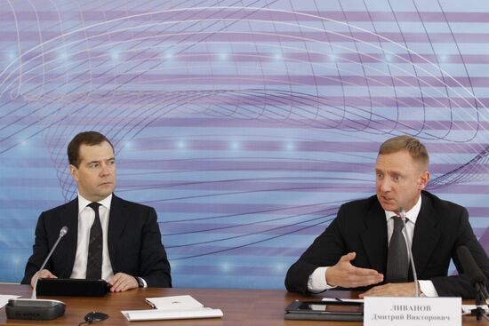 Medvedev visits Moscow Institute for Physics and Technology