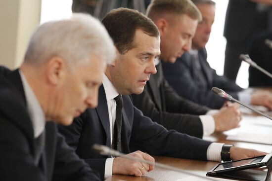 Medvedev visits Moscow Institute for Physics and Technology
