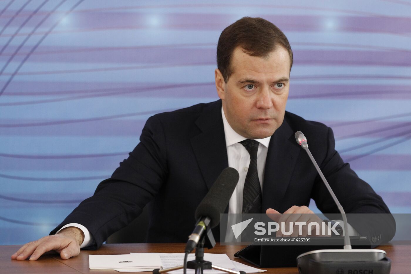 Medvedev visits Moscow Institute for Physics and Technology