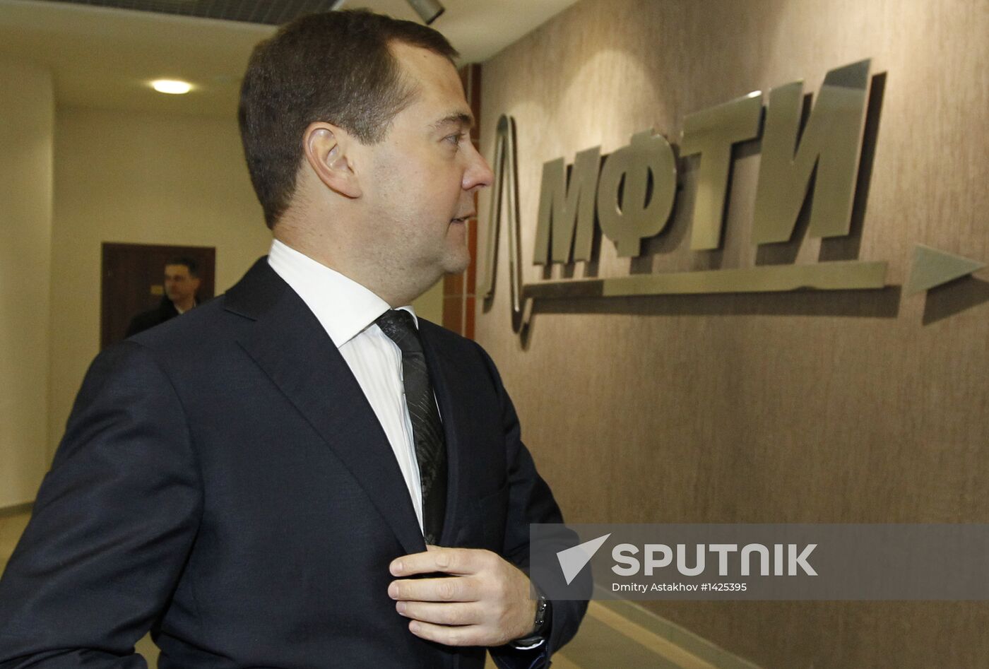 Medvedev visits Moscow Institute for Physics and Technology