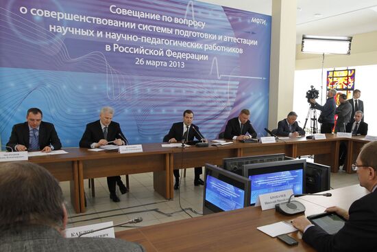 Medvedev visits Moscow Institute for Physics and Technology