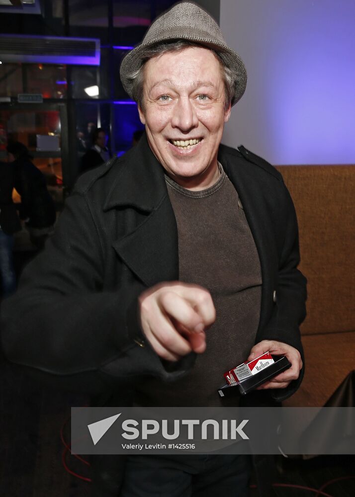 "Newsical" Gospodin Khoroshy airs on Dozhd Internet TV channel