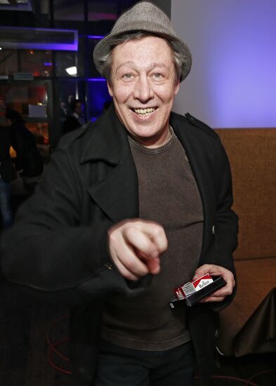 "Newsical" Gospodin Khoroshy airs on Dozhd Internet TV channel