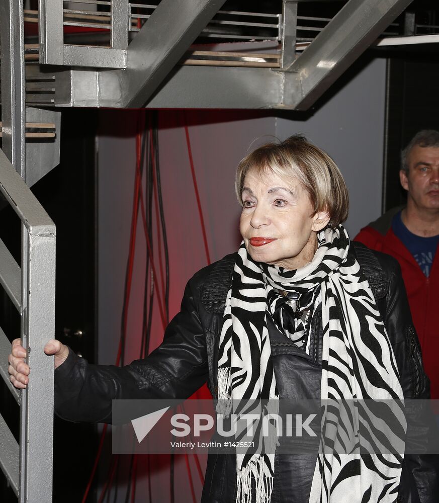 "Newsical" Gospodin Khoroshy airs on Dozhd Internet TV channel