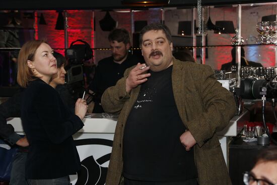 "Newsical" Gospodin Khoroshy airs on Dozhd Internet TV channel