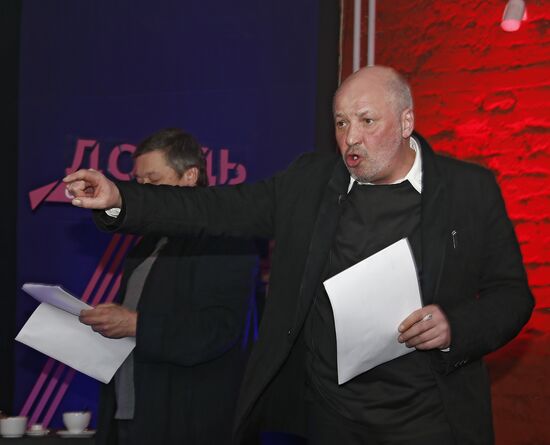 "Newsical" Gospodin Khoroshy airs on Dozhd Internet TV channel