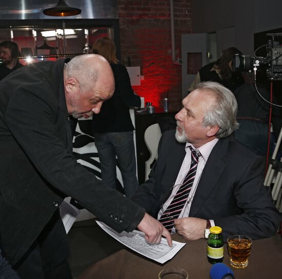 "Newsical" Gospodin Khoroshy airs on Dozhd Internet TV channel