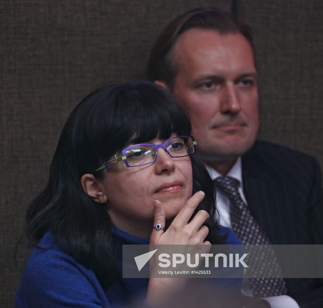 "Newsical" Gospodin Khoroshy airs on Dozhd Internet TV channel