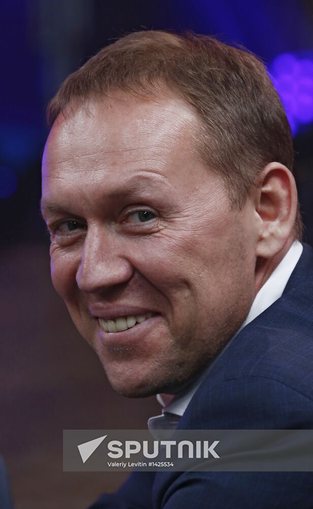 "Newsical" Gospodin Khoroshy airs on Dozhd Internet TV channel