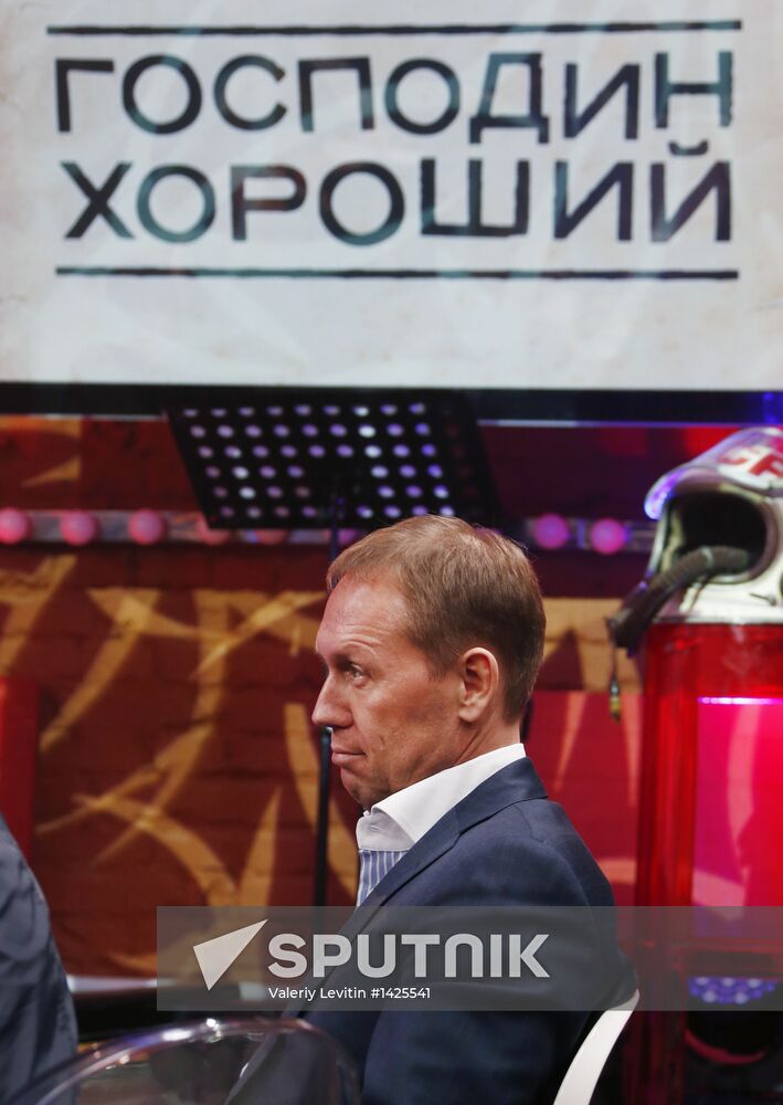 "Newsical" Gospodin Khoroshy airs on Dozhd Internet TV channel