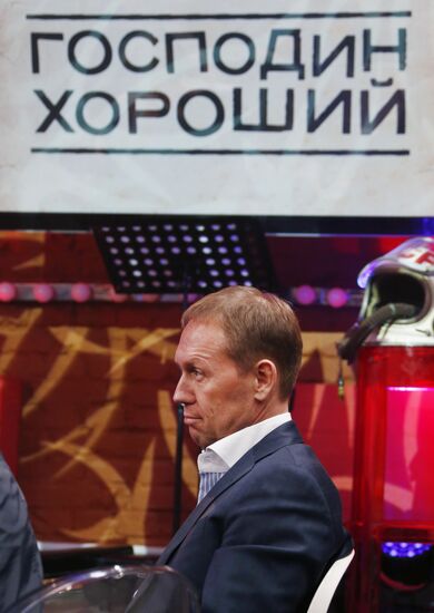 "Newsical" Gospodin Khoroshy airs on Dozhd Internet TV channel