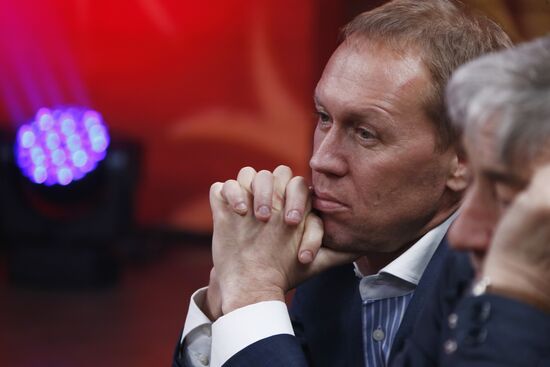 "Newsical" Gospodin Khoroshy airs on Dozhd Internet TV channel