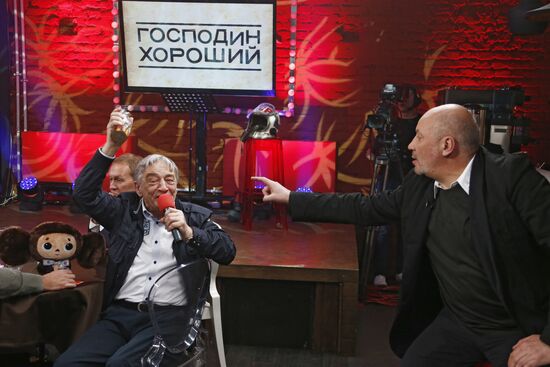 "Newsical" Gospodin Khoroshy airs on Dozhd Internet TV channel