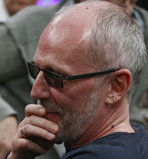 "Newsical" Gospodin Khoroshy airs on Dozhd Internet TV channel