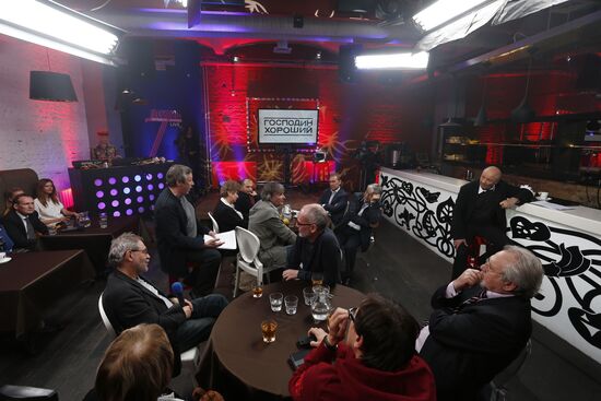 "Newsical" Gospodin Khoroshy airs on Dozhd Internet TV channel