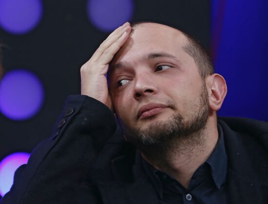 "Newsical" Gospodin Khoroshy airs on Dozhd Internet TV channel