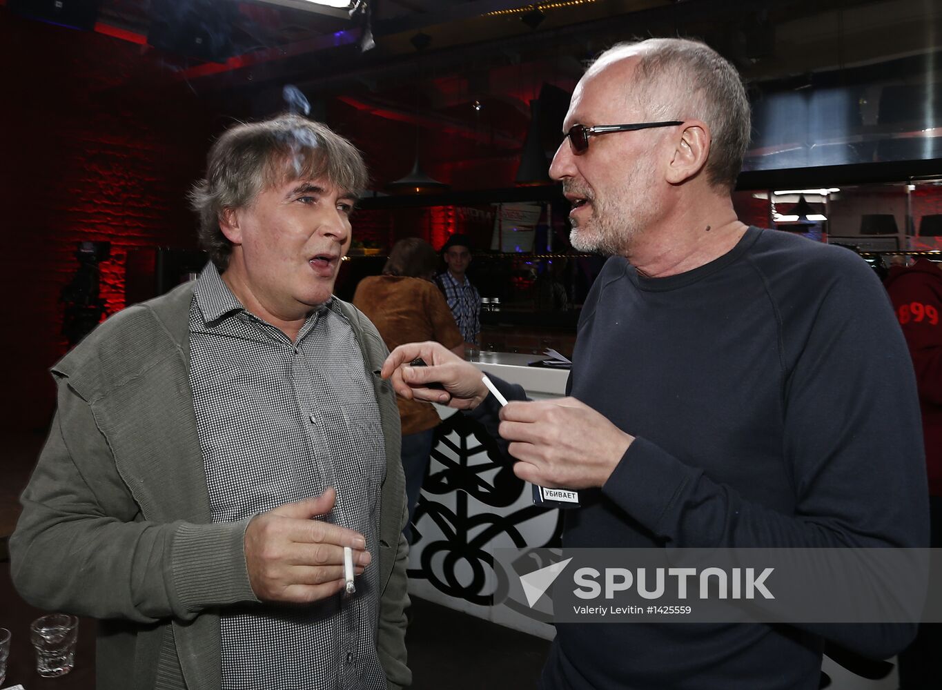 "Newsical" Gospodin Khoroshy airs on Dozhd Internet TV channel