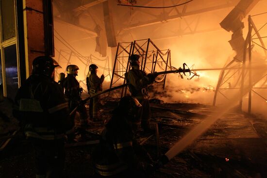 Large fire at a Moscow warehouse contained