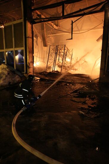 Large fire at a Moscow warehouse contained