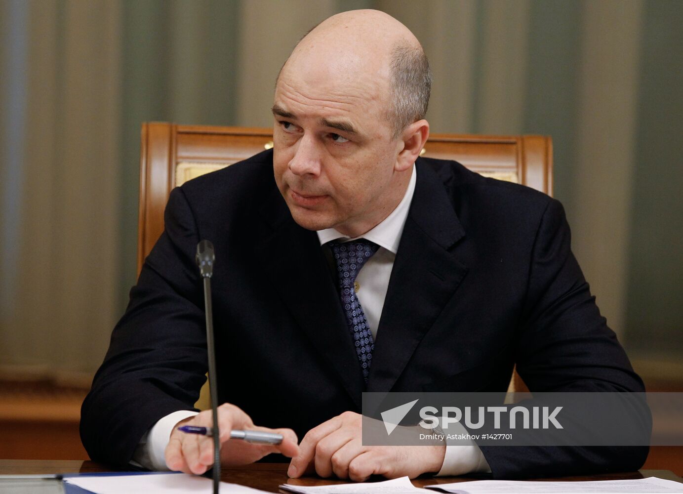 Dmitry Medvedev chairs Russian Government meeting