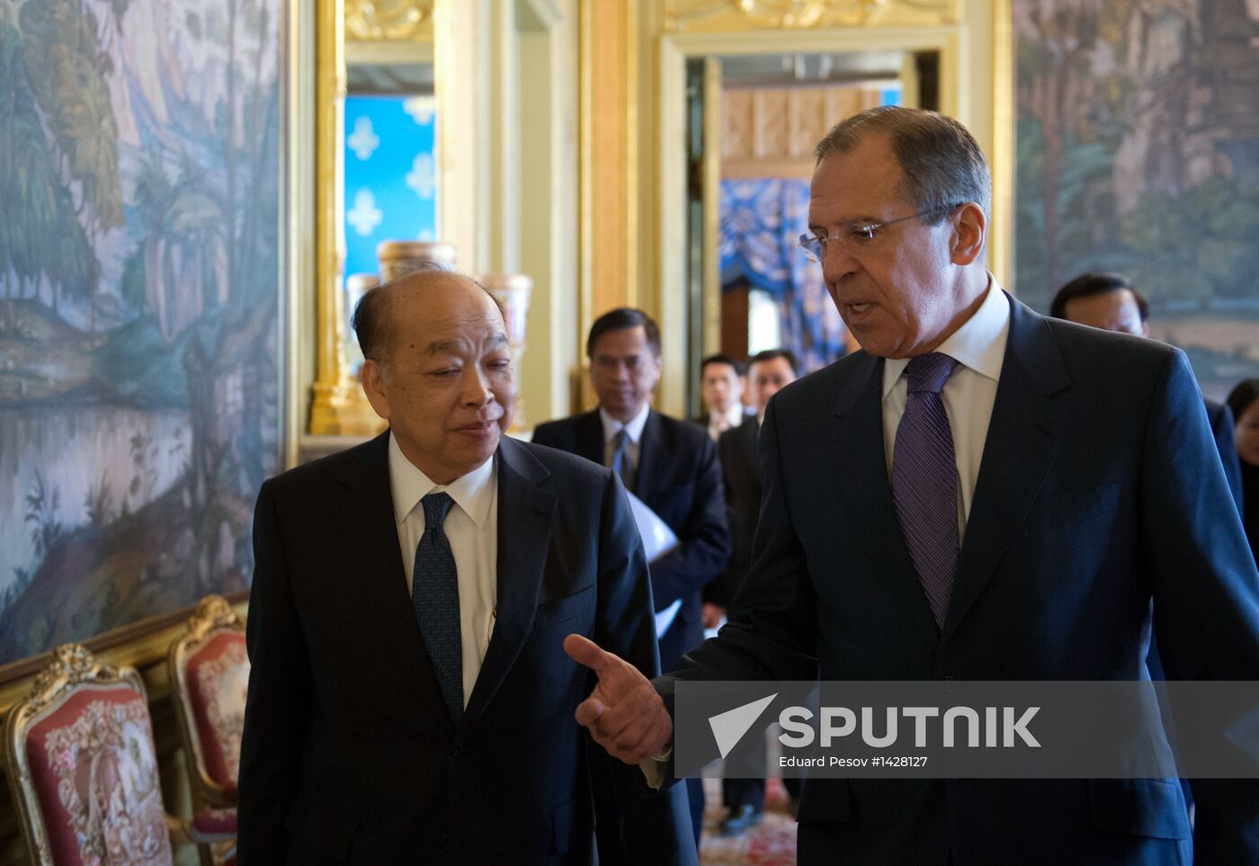 Sergei Lavrov and Surapong Tovichakchaikul meet in Moscow