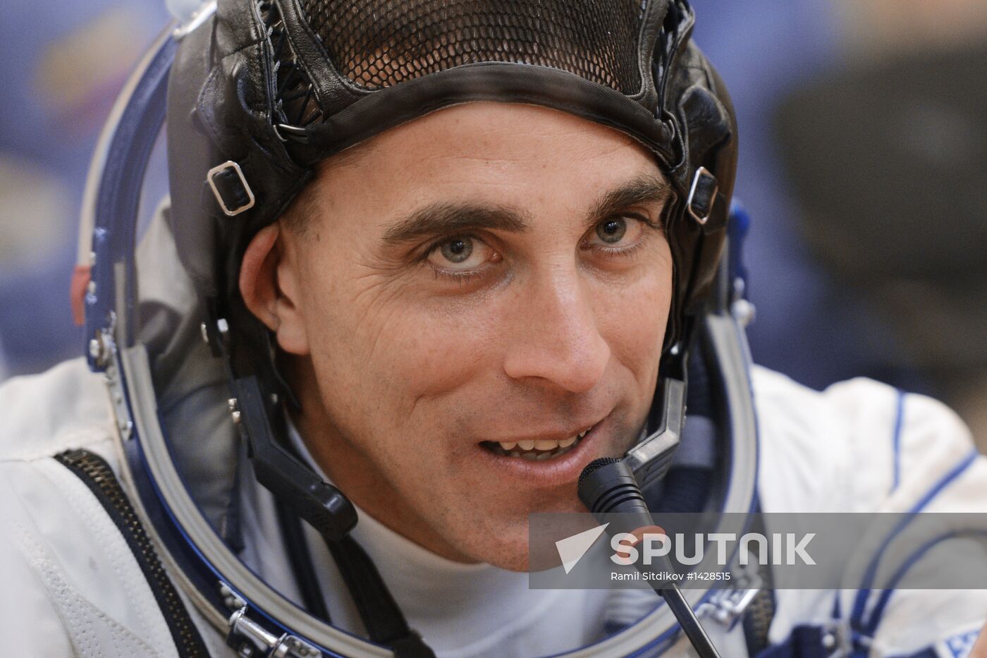 Suiting up before launch of RN Soyuz-FG with Soyuz TMA-08M