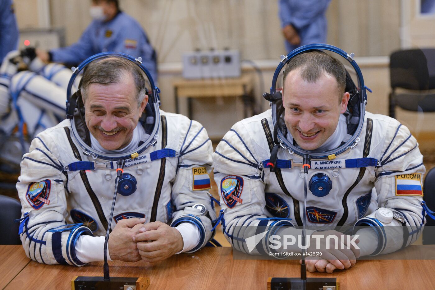 Suiting up before launch of RN Soyuz-FG with Soyuz TMA-08M