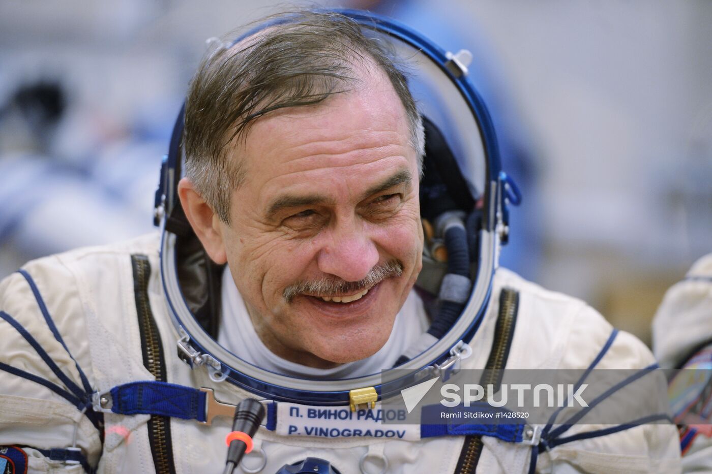 Suiting up before launch of RN Soyuz-FG with Soyuz TMA-08M