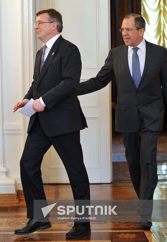 Meeting of Russian and Ukrainian foreign ministers