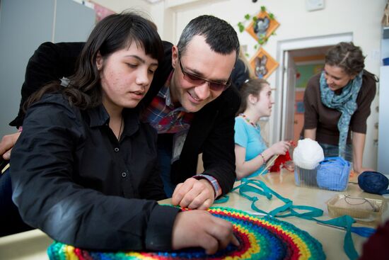Ksenia Alferova and Yegor Beroev visit children's home in Shuya