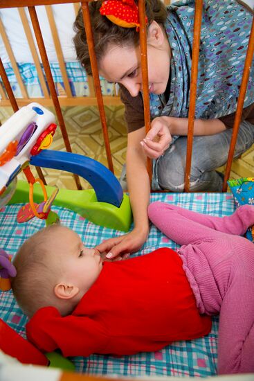Ksenia Alferova and Yegor Beroev visit children's home in Shuya