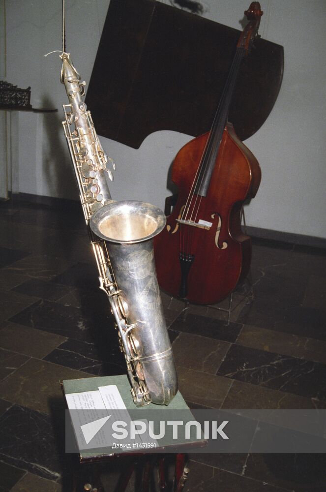 Saxophone and cello