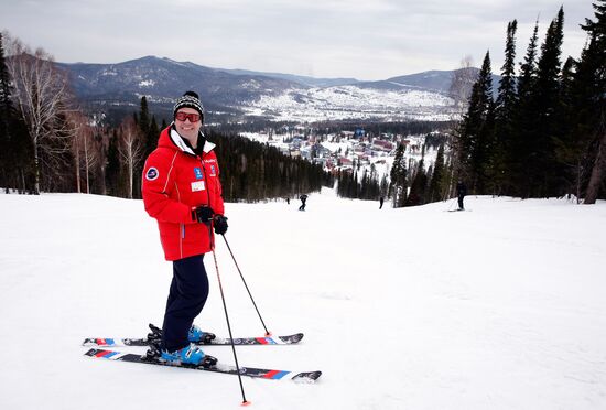 Dmitry Medvedev visits Sheregesh ski resort