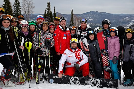 Dmitry Medvedev visits Sheregesh ski resort