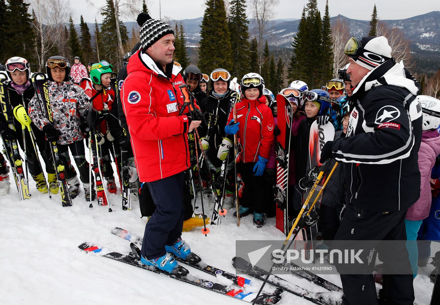 Dmitry Medvedev visits Sheregesh ski resort