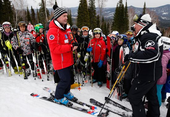 Dmitry Medvedev visits Sheregesh ski resort