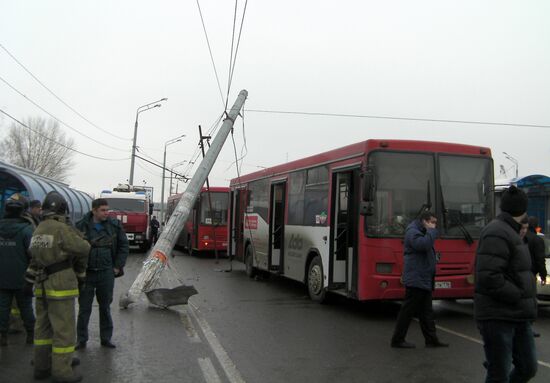 Shuttle bus drive into street lighting poles