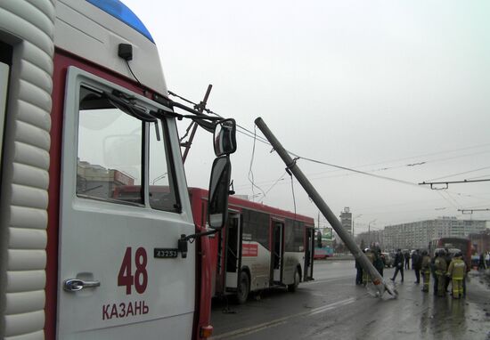 Shuttle bus drive into street lighting poles