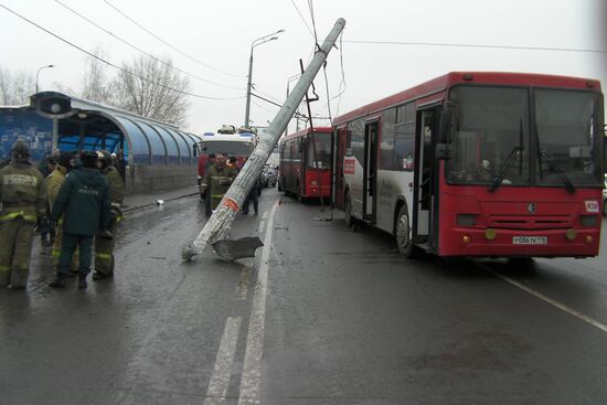 Shuttle bus drive into street lighting poles