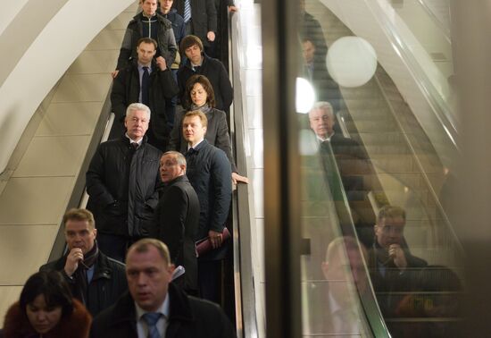 Sergei Sobyanin tests new metro ticket system