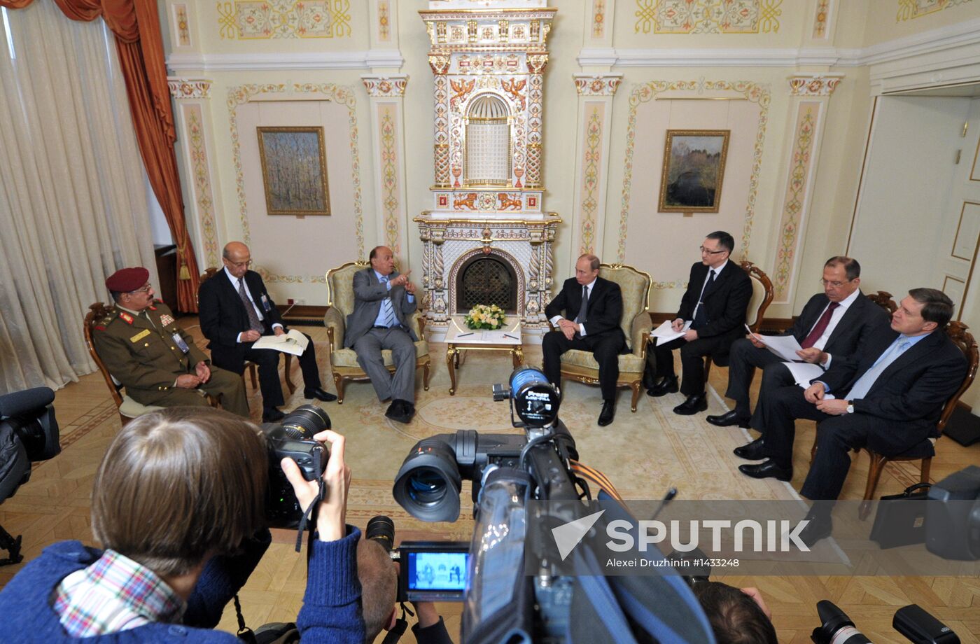 Putin meets with Yemen's President Abd Rabbuh Mansur Hadi