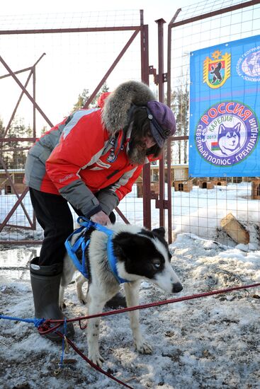 Fyodor Konyukhov heads out on dogsled expedition