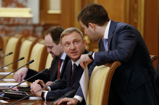 Dmitry Medvedev chairs Russian Government meeting